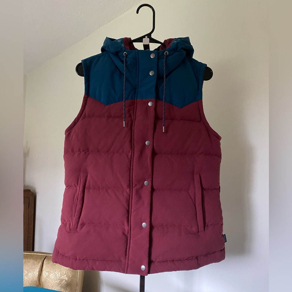Patagonia Bivy women’s Burgundy and Navy Puffer Vest